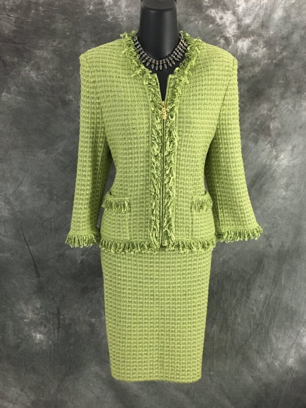 BEAUTIFUL St John collection knit green fringe multi jacket skirt suit size 4 - Picture 3 of 10